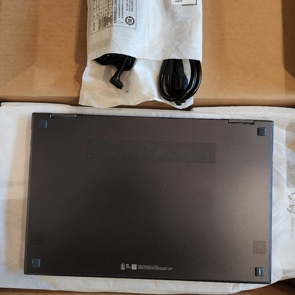 SOLD Samsung - Galaxy Book Flex2 Alpha 13.3" QLED - Intel Core i7 - Picture 3 of 5